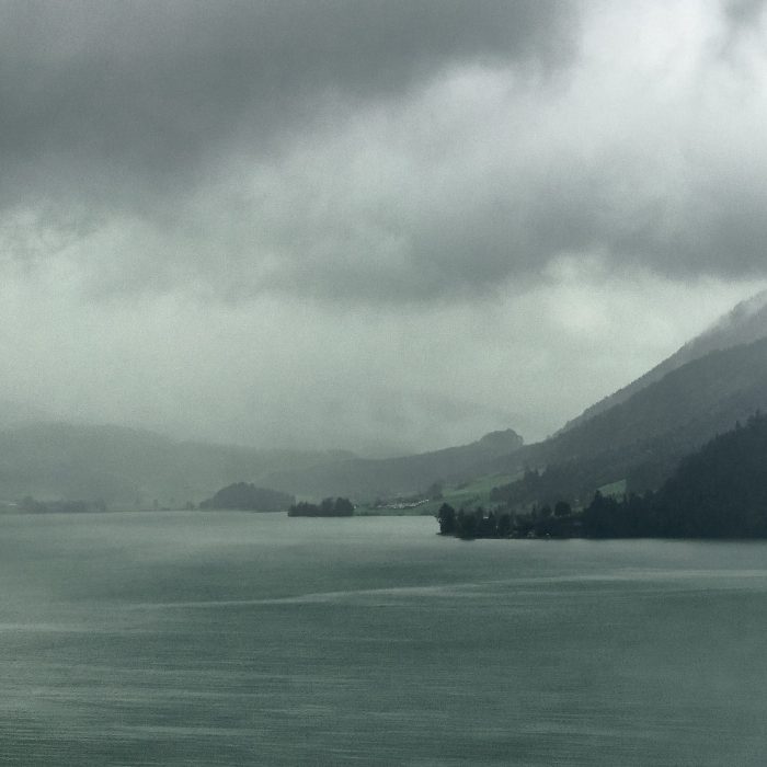 Lac dans la brume