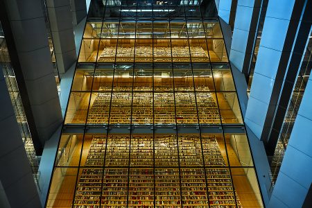 Photographie abstraite d’architecture, bibliothèque