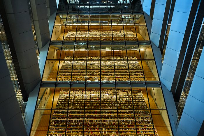 Photographie abstraite d’architecture, bibliothèque