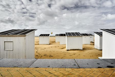 Photographie abstraite d’architecture, bungalows sur la plage