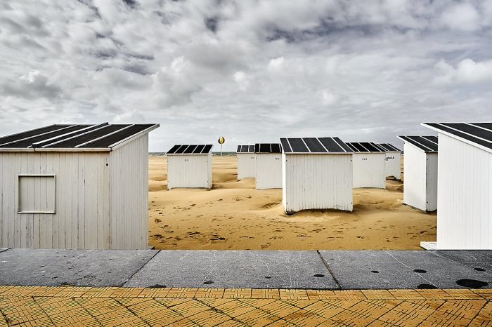 Photographie abstraite d’architecture, bungalows sur la plage