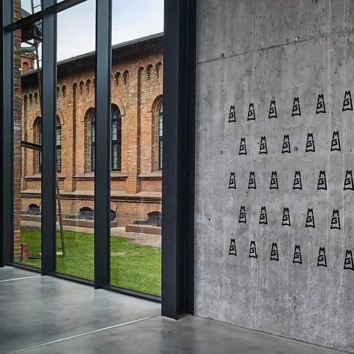 Bâtiment d'architecture de verre et métal, décoration