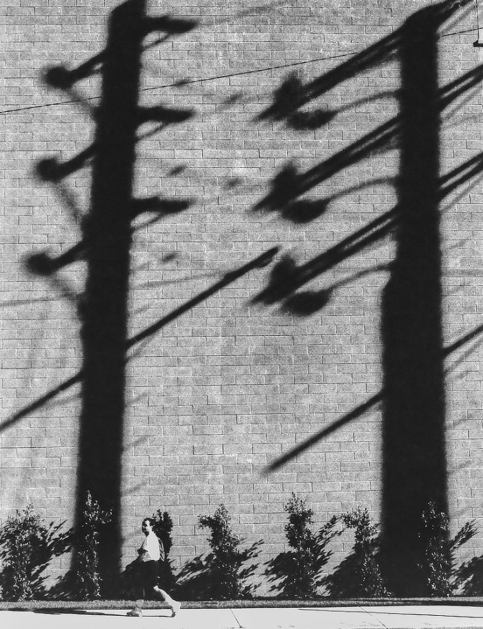 alone in la, joggeur dans la rue à Los Angeles