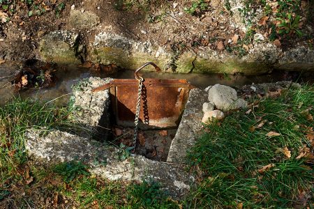 Martelière enchaînée, patrimoine hydraulique fragilisé, mémoire d’un monde rural