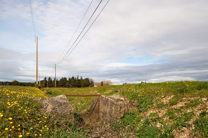 Martelière abandonnée : vestiges d’un patrimoine hydraulique provençal traditionnel