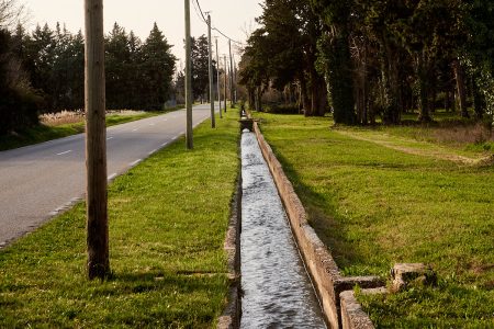 Derniers canaux : martelières provençales, patrimoine hydraulique menacé par l’oubli