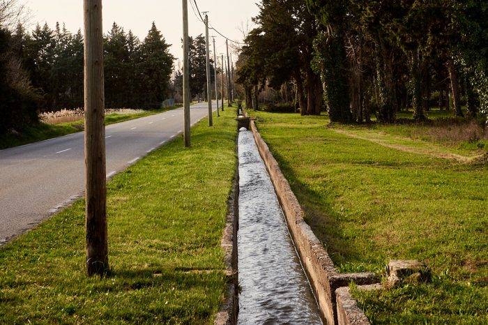 Derniers canaux : martelières provençales, patrimoine hydraulique menacé par l’oubli