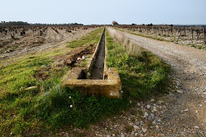 Canal d'irrigation pour martelières : vestiges d’un patrimoine hydraulique provençal