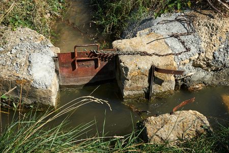 Martelières, poésie de la pierre : vestiges d’un patrimoine hydraulique, émotion d’un monde disparu