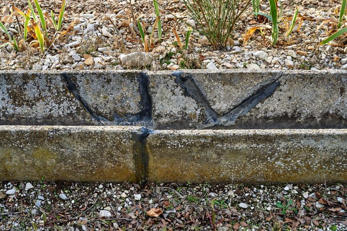 Canal réparé : martelières, patrimoine hydraulique en péril, symbole d’un art de vivre perdu